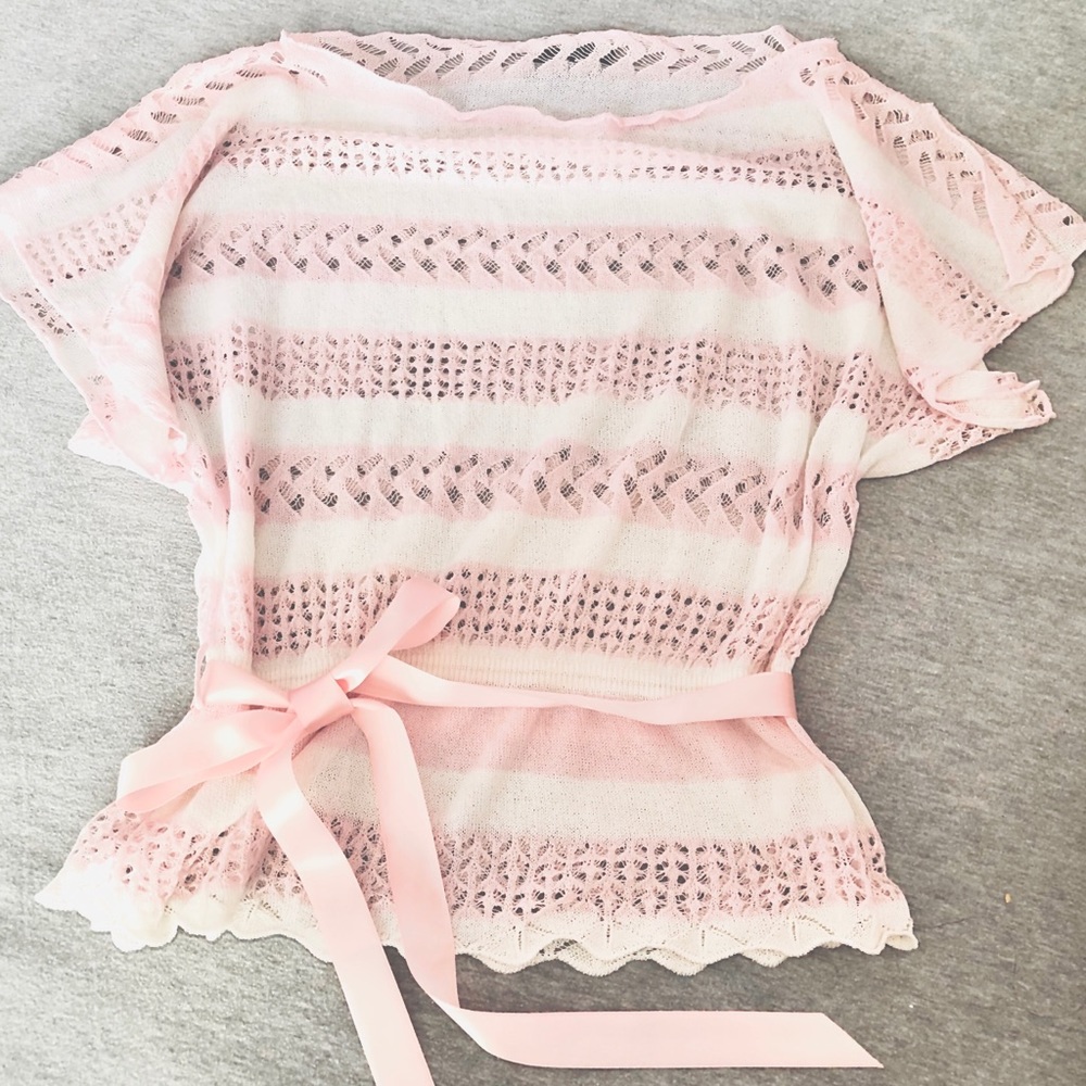 💕Pretty Delicate Crochet top w/ Peplum